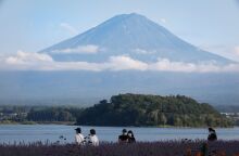 Οι Ιάπωνες φτιάχνουν φράχτη για να μπλοκάρουν την θέα στο βουνό Φούτζι λόγω υπερτουρισμού