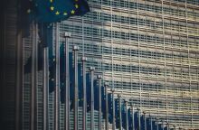 Σημαίες της Ευρωπαϊκής Ένωσης κυματίζουν στην έδρα της ΕΕ στις Βρυξέλλες