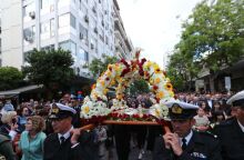 Με κατάνυξη η περιφορά του Επιταφίου στον Άγιο Μηνά στη Θεσσαλονίκη 