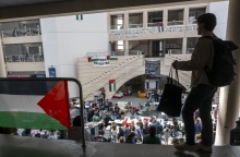 πανεπιστημιο, φοιτητες, διαδηλωτες, σημαιες