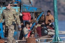 στραιτωτης, βαρκα, λιμανι, μεταναστες