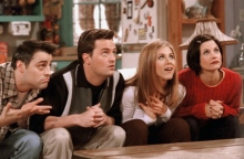 2 ανδρες, 2 γυναικες καθισμενοι