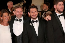 3 ανδρες, μια γυναικα, κοκκινο χαλί