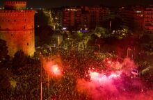 Κάηκε ο Λευκός Πύργος από τα πανηγύρια των φιλάθλων του ΠΑΟΚ