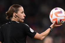 Η Στεφανί Φραπάρ έχει γράψει ιστορία στο χώρο του ποδόσφαιρου 