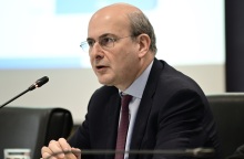 Ο Κωστής Χατζηδάκης έκανε δηλώσεις για την υπόθεση στη ΔΟΥ Χαλκίδας