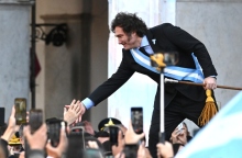 Χαβιέ Μιλέι, κόσμος, σημαίες