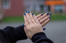 δαχτυλα, χερια, μπλε νυχια