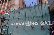 πυλη, συρματοπλεγμα, ανδρας, σημαια