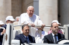 παπας, αυτοκινητο σεκιουριταδες, κοσμος