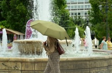 Με κύμα καύσωνα μπήκε ο Ιούνιος στη χώρα