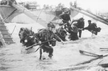 Παιδιά που έζησαν τη φρίκη του πολέμου δεν ξεχνούν τις τσίχλες από τους στρατιώτες στην Νορμανδία