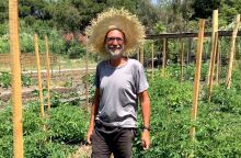 Γιάννης Κανταρτζής: Ένας καλλιτέχνης κηπουρός στη Βουρβουρού