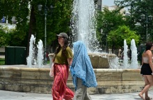 Ανεβαίνει ο υδράργυρος από την Τρίτη - Οι περιοχές που η θερμοκρασία θα χτυπήσει «κόκκινο»