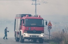 Οριοθετήθηκε η πυρκαγιά σε αποθήκη της ΠΥΡΚΑΛ στο Πάνακτο Βοιωτίας