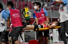 αθλητης σε φορειο, νοσοκομοι, γηπεδο