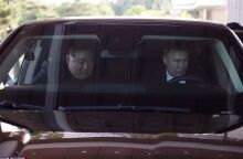 Πούτιν: Δώρισε στον Κιμ μια ρωσική λιμουζίνα