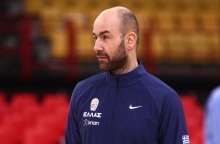 Ο γιος του Βασίλη Σπανούλη δε σταματάει να ευστοχεί σε τρίποντα στην προπόνηση της Εθνικής (video)