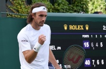 Αγχωτική αλλά νικηφόρα πρεμιέρα για τον Στέφανο Τσιτσιπά στο Γουίμπλετον