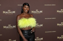 Η τραγουδίστρια Αγιά Νακαμουρά