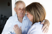 Ο κ. Παναγιώτης Αραμπατζής αποχαιρετά την ΠτΔ Κατερίνα Σακελλαροπούλου