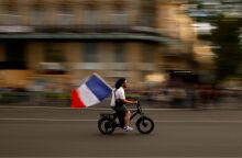 Οι Γάλλοι βγήκαν στους δρόμους μετά το άκουσμα των exit poll