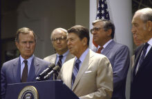 Σαν Σήμερα 12 Ioυλίου: Ο Ρέιγκαν μεταφέρει τις αρμοδιότητες του στον Μπους 