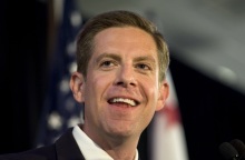 Ο Δημοκρατικός βουλευτής Μάικ Λέβιν καλεί τον πρόεδρο Μπάιντεν να αποσύρει την υποψηφιότητά του