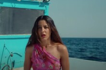 Μαρίνα Σάττι: Κυκλοφόρησε το βιντεοκλίπ του «Αχ Θάλασσα» - Το μήνυμα για τον πατέρα της και τους πρόσφυγες