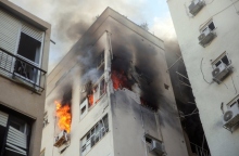 φλεγομενο κτηριο