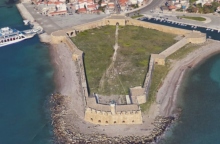 Άποψη του Κάστρου Αντιρρίου από ψηλά