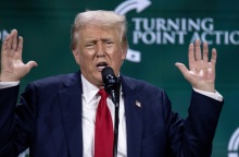 Ντόναλντ Τραμπ: Σχεδιάζει περισσότερες συγκεντρώσεις σε εξωτερικούς χώρους