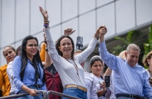 Οι δύο ηγέτες της αντιπολίτευσης, Μαρία Κορίνα Ματσάδο και Εντμούντο Γκονζάλες