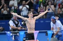 Ασταμάτητος, γράφει ιστορία ο Λεόν Μαρσάν στην κολύμβηση - Έπιασε ρεκόρ του Μάικλ Φελπς