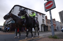 δυο αστυνομικο πανω σε άλογα