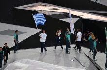Η είσοδος του Καραλή και της Πλατανιώτη με την Ελληνική σημαία στην τελετή λήξης των Ολυμπιακών Αγώνων