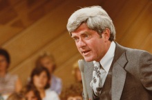 Πέθανε ο παρουσιαστής Φιλ Ντόναχιου που άλλαξε την εικόνα της τηλεόρασης στις ΗΠΑ