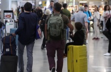 ΕΟΔΥ: Οδηγίες προς τους ταξιδιώτες για την ευλογιά των πιθήκων