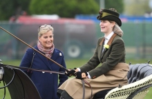 Στα χνάρια της βασίλισσας Ελισάβετ, η ανιψιά του Καρόλου - Θέλει να υπηρετήσει στον βρετανικό στρατό