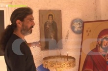 Οι Παλαιοχριστιανοί ζουν σε σπίτι αλλά δεν θέλουν να το δείξουν στις κοινωνικές υπηρεσίες