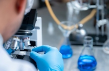 γιατρος, μικροσκοπιο