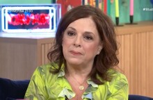 Ελένη Ράντου για την άνοια της μητέρας της: Τη βλέπω και λυγίζω