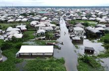 Νιγηρία: Τουλάχιστον 30 νεκροί και 400.000 εκτοπισμένοι από τις πλημμύρες 