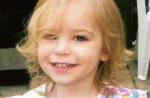 Η δίχρονη Ράιλι Ανν Σόγιερς ξυλοκοπήθηκε μέχρι θανάτου από τη μητέρα και τον πατριό της