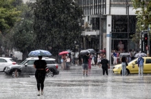 βροχη, περαστικοι