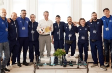 Συνάντηση του Πρωθυπουργού Κυριάκου Μητσοτάκη με την εθνική ομάδα ποδοσφαίρου αστέγων στο Μέγαρο Μαξίμου