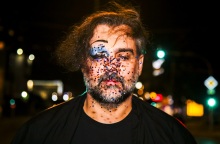 Ο Αργύρης Ξάφης στην παράσταση «Το πιο όμορφο σώμα που έχει βρεθεί ποτέ σε αυτό το μέρος», Θέατρο Θησείον