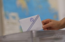 χερι κραταει φακελλο πριν ψηφισει