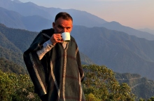 Ταξίδι στην Κολομβία: Ο σοκολατοποιός και φωτογράφος Γιώργος Ζαρζώνης μιλάει για το ντοκιμαντέρ που ετοιμάζει και τη μετάβαση της χώρας από την κόκα στο κακάο.