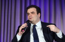 Πιερρακάκης για σχολικό εκφοβισμό: 407 αναφορές στην πλατφόρμα stop-bullying, 813 αποβολές για χρήση κινητών